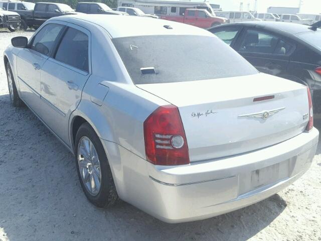 2C3LA53V79H551909 - 2009 CHRYSLER 300 TOURIN SILVER photo 3