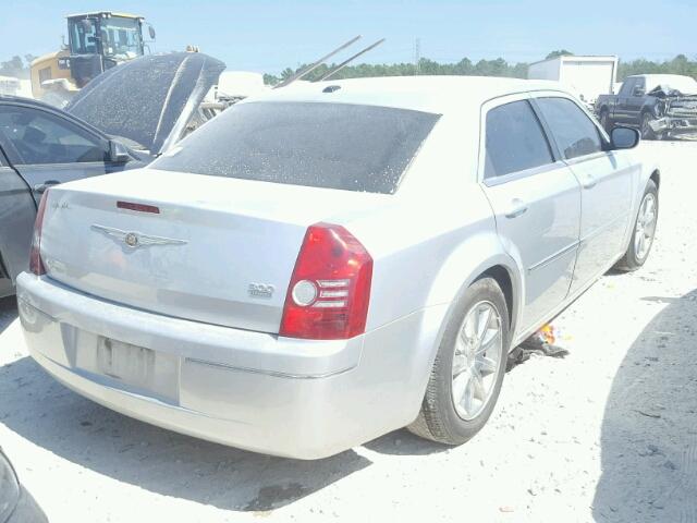 2C3LA53V79H551909 - 2009 CHRYSLER 300 TOURIN SILVER photo 4