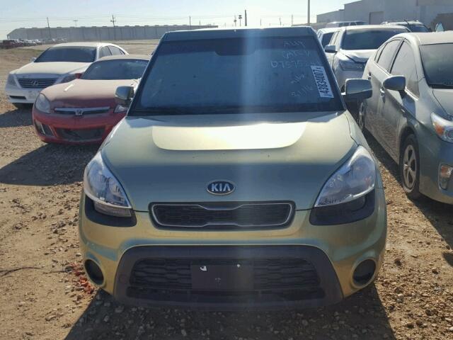 KNDJT2A68D7575244 - 2013 KIA SOUL GREEN photo 9