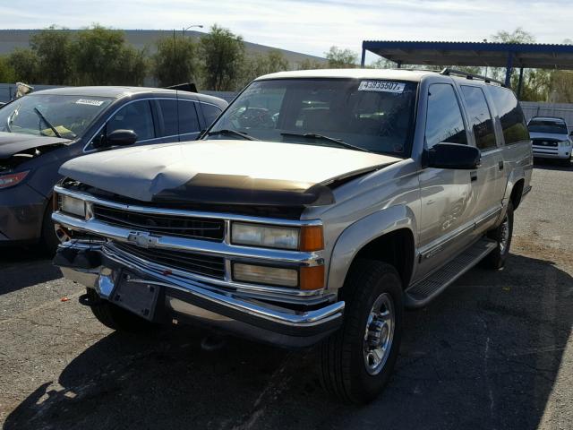 3GNGK26JXXG259340 - 1999 CHEVROLET SUBURBAN K GOLD photo 2