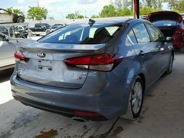 3KPFL4A75HE110159 - 2017 KIA FORTE LX BLUE photo 4