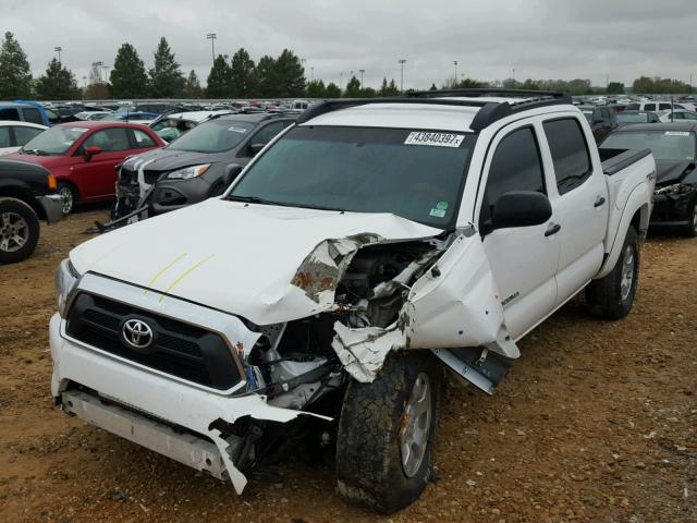 3TMLU4EN4FM179808 - 2015 TOYOTA TACOMA DOU WHITE photo 2