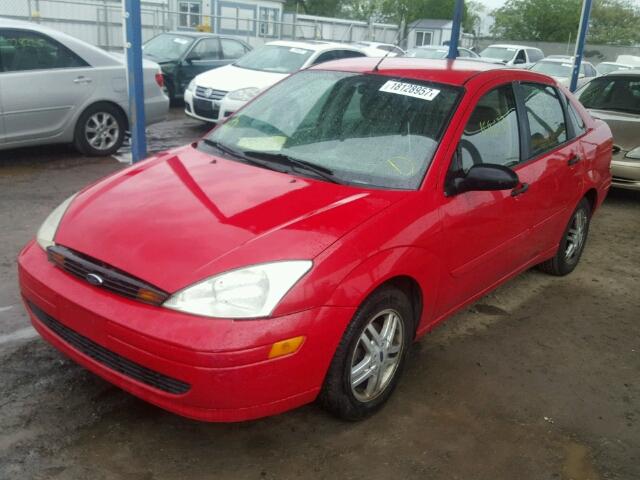 1FAFP3436YW364983 - 2000 FORD FOCUS SE RED photo 2