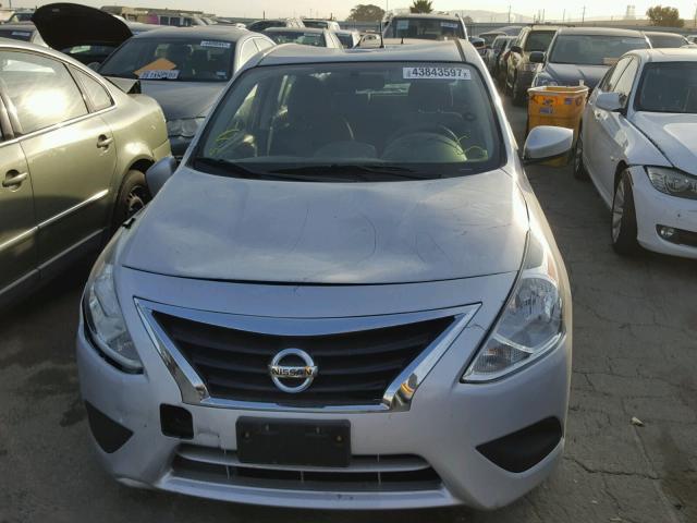 3N1CN7AP0GL917927 - 2016 NISSAN VERSA S SILVER photo 9