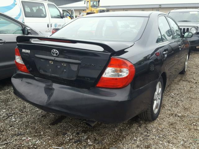 4T1BF30K72U013989 - 2002 TOYOTA CAMRY LE შავი ფოტო 4