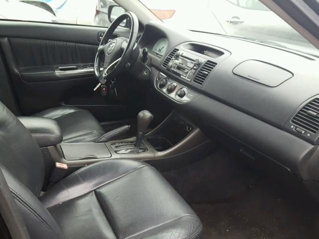 4T1BF30K72U013989 - 2002 TOYOTA CAMRY LE შავი ფოტო 5