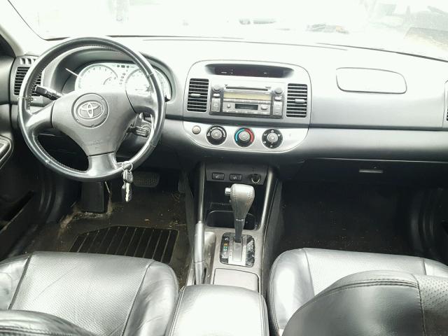 4T1BF30K72U013989 - 2002 TOYOTA CAMRY LE შავი ფოტო 9