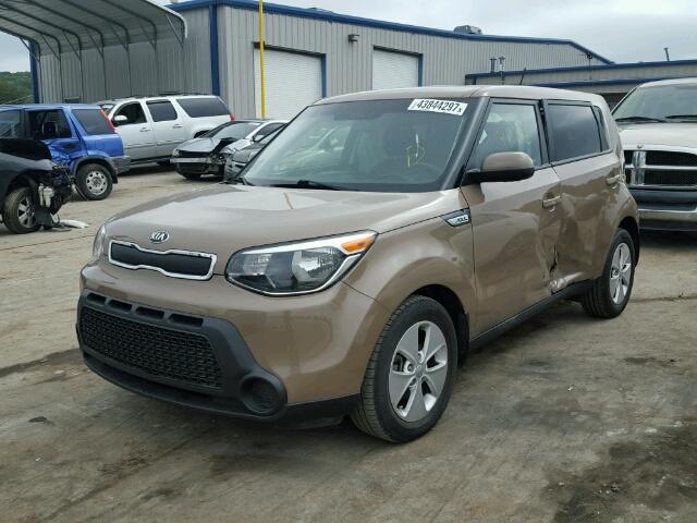 KNDJN2A27F7168915 - 2015 KIA SOUL BROWN photo 2