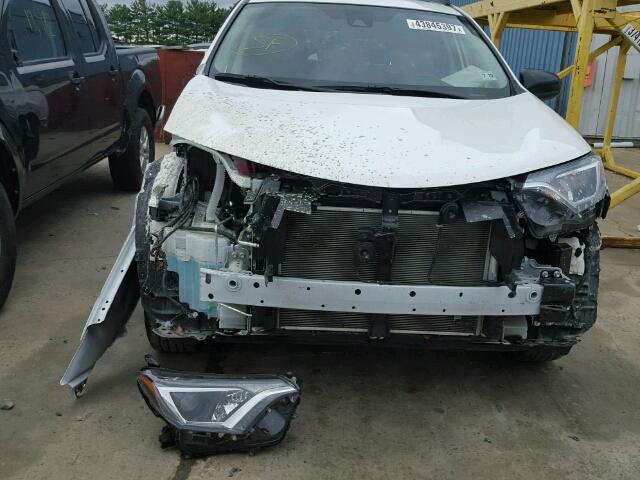 2T3ZFREV4HW376562 - 2017 TOYOTA RAV4 LE Ağ foto 9