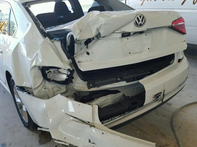 1VWAT7A36GC037735 - 2016 VOLKSWAGEN PASSAT WHITE photo 9