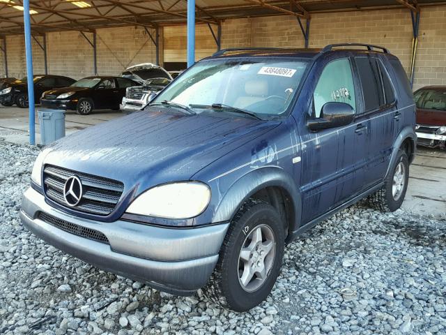 4JGAB54E1XA088204 - 1999 MERCEDES-BENZ ML 320 BLUE photo 2