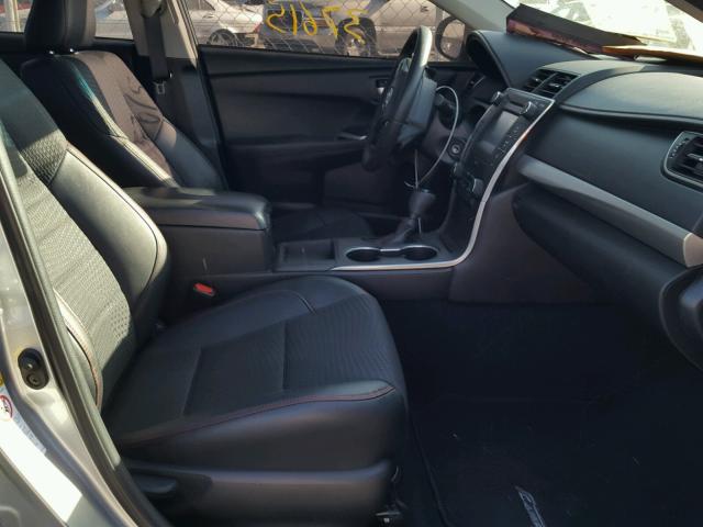 4T1BF1FK9FU094317 - 2015 TOYOTA CAMRY LE 银色 照片 5