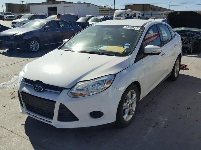 1FADP3F23DL302755 - 2013 FORD FOCUS WHITE photo 2