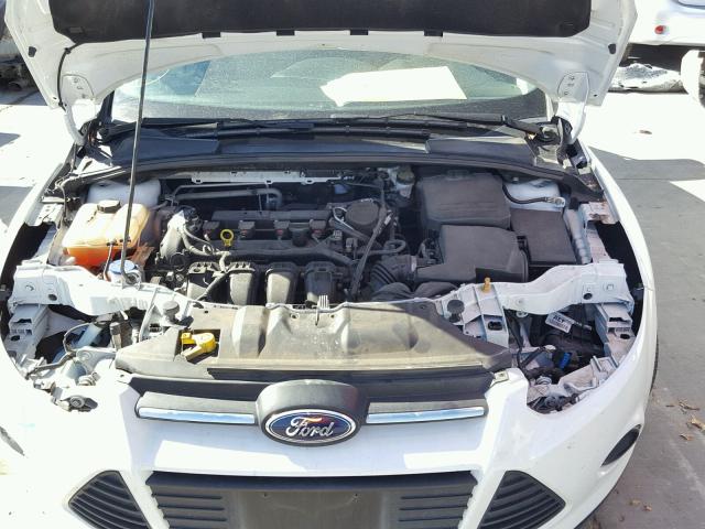 1FADP3F23DL302755 - 2013 FORD FOCUS WHITE photo 7