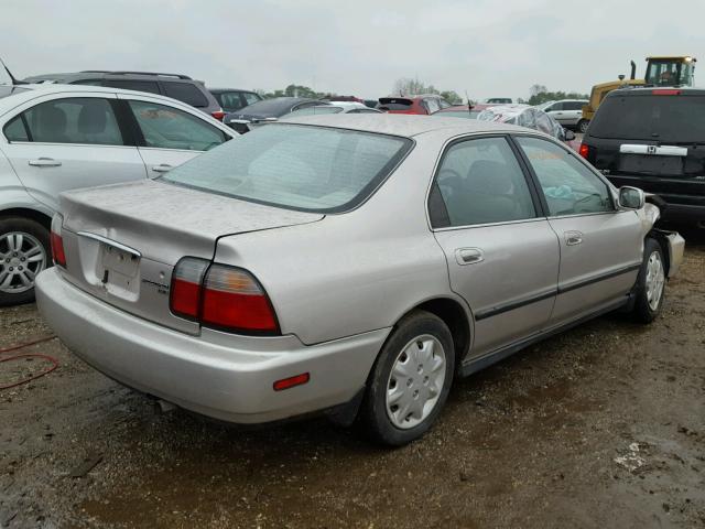 1HGCD5638VA123709 - 1997 HONDA ACCORD SILVER photo 4