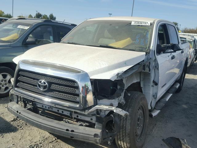 5TFEV54168X039203 - 2008 TOYOTA TUNDRA CRE WHITE photo 2