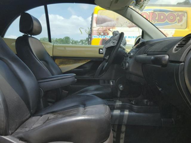 3VWPF31Y06M325172 - 2006 VOLKSWAGEN NEW BEETLE 黄色 照片 5
