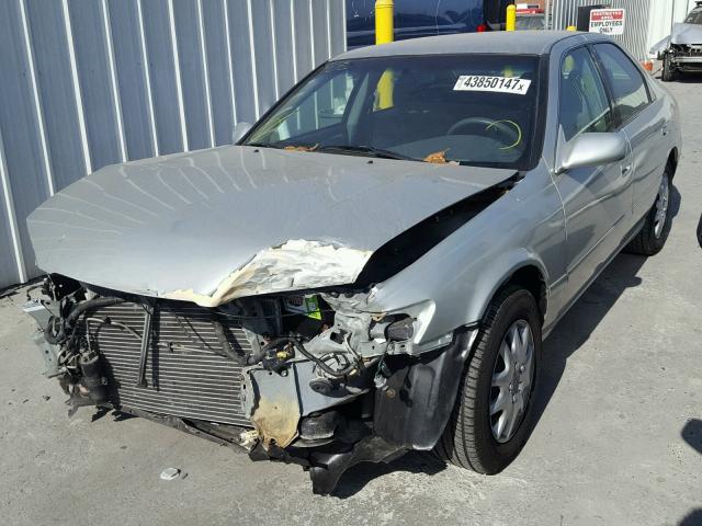 JT2BG22K010548539 - 2001 TOYOTA CAMRY CE SILVER photo 2