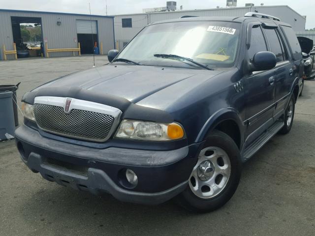 5LMPU28LXWLJ15749 - 1998 LINCOLN NAVIGATOR 蓝色 照片 2