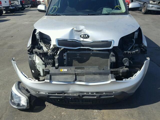 KNDJN2A28F7786292 - 2015 KIA SOUL SILVER photo 9