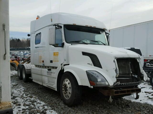 4V4NC9KJ87N485125 - 2007 VOLVO VN WHITE photo 1