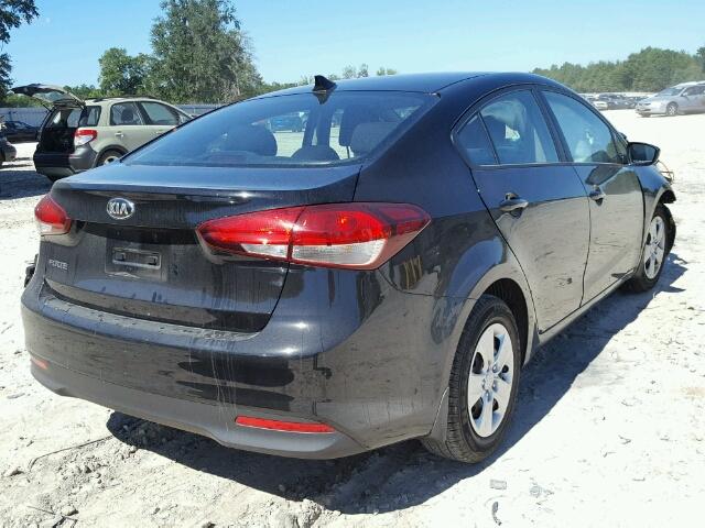 3KPFK4A75HE070748 - 2017 KIA FORTE LX BLACK photo 4