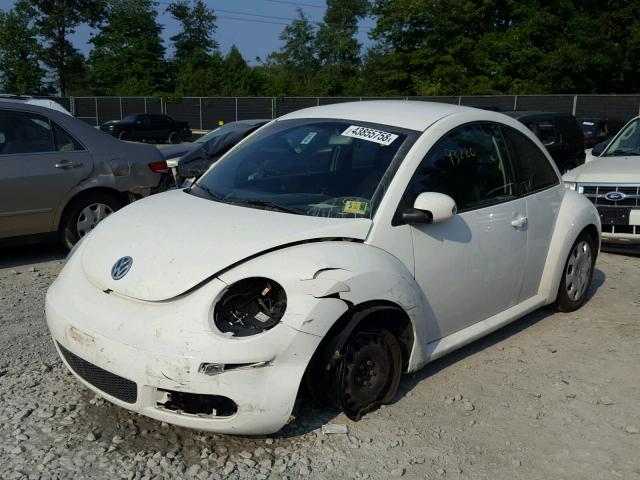 3VWPW3AG6AM010683 - 2010 VOLKSWAGEN NEW BEETLE 白色 照片 2