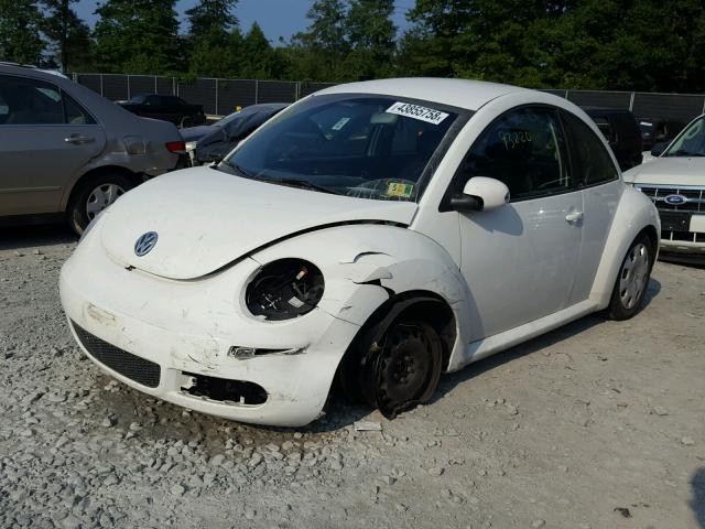3VWPW3AG6AM010683 - 2010 VOLKSWAGEN NEW BEETLE 白色 照片 9
