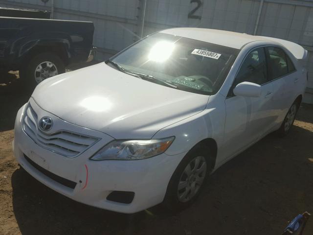 4T1BF3EK8BU769310 - 2011 TOYOTA CAMRY BASE WHITE photo 2