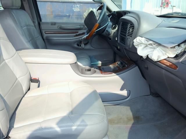 5LMFU28A9YLJ42616 - 2000 LINCOLN NAVIGATOR Күміс фото 5