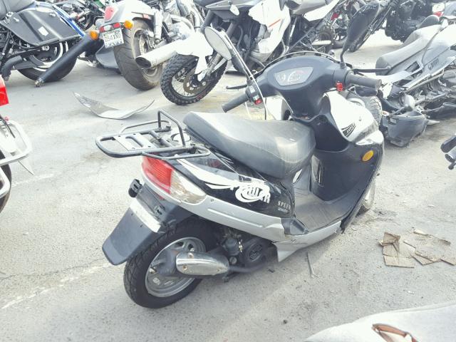 LFETCBPC4E1470929 - 2014 MEID 150CC SILVER photo 4