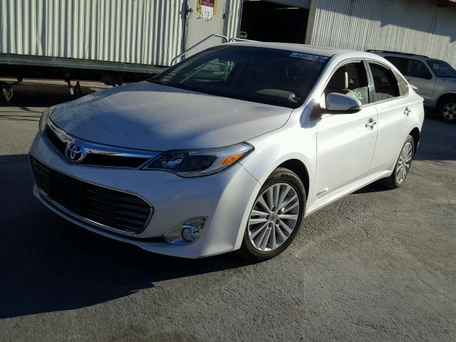 4T1BD1EB9FU037882 - 2015 TOYOTA AVALON HYB WHITE photo 2