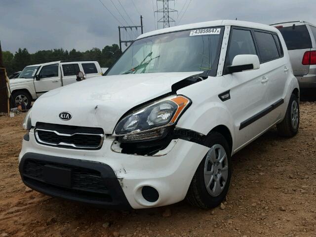 KNDJT2A58C7446975 - 2012 KIA SOUL WHITE photo 2