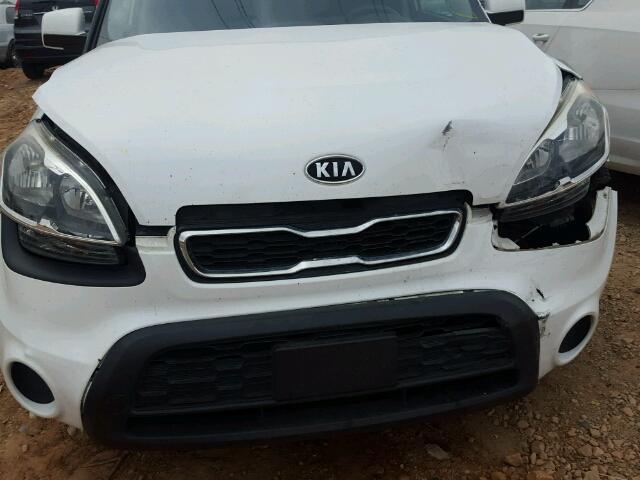 KNDJT2A58C7446975 - 2012 KIA SOUL WHITE photo 9