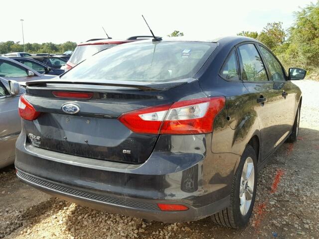 1FAHP3F22CL304125 - 2012 FORD FOCUS BLACK photo 4