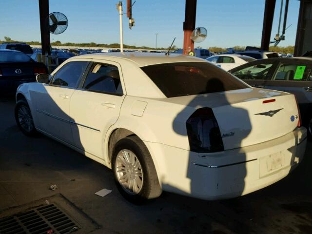 2C3KA53G48H189078 - 2008 CHRYSLER 300 TOURIN WHITE photo 3