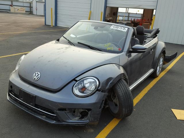 3VW517AT9HM802895 - 2017 VOLKSWAGEN BEETLE S/S 灰色 照片 2