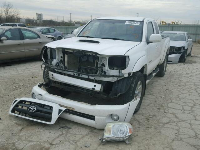 5TEUU42N27Z415434 - 2007 TOYOTA TACOMA ACC WHITE photo 2