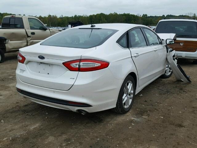 3FA6P0H78FR125625 - 2015 FORD FUSION SE WHITE photo 4