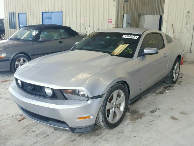 1ZVBP8CH0A5155816 - 2010 FORD MUSTANG GT SILVER photo 2