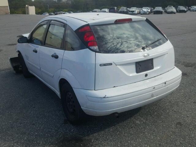 3FAFP37N45R152479 - 2005 FORD FOCUS WHITE photo 3