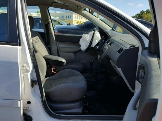 3FAFP37N45R152479 - 2005 FORD FOCUS WHITE photo 5