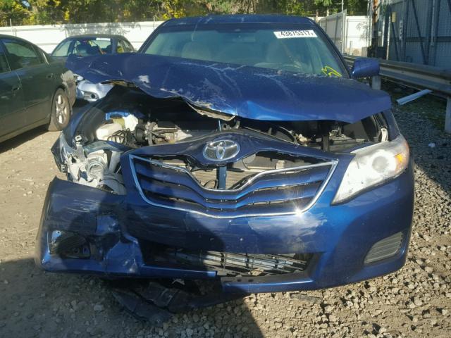 4T1BF3EK3BU753838 - 2011 TOYOTA CAMRY BLUE photo 9