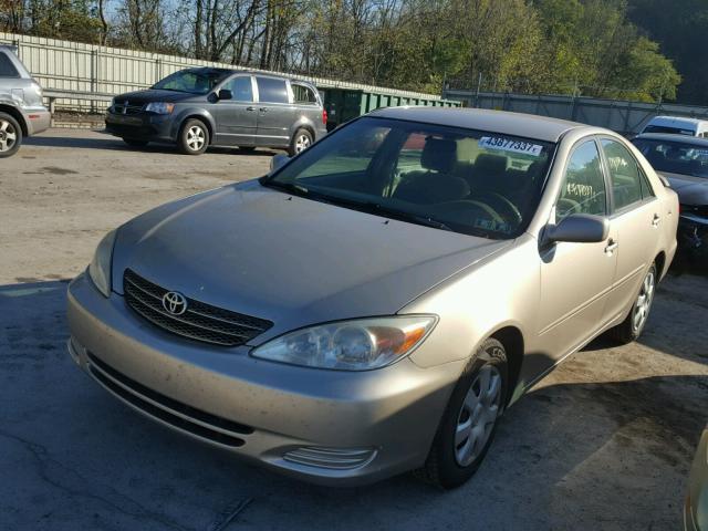 4T1BE32K84U307470 - 2004 TOYOTA CAMRY LE GOLD photo 2
