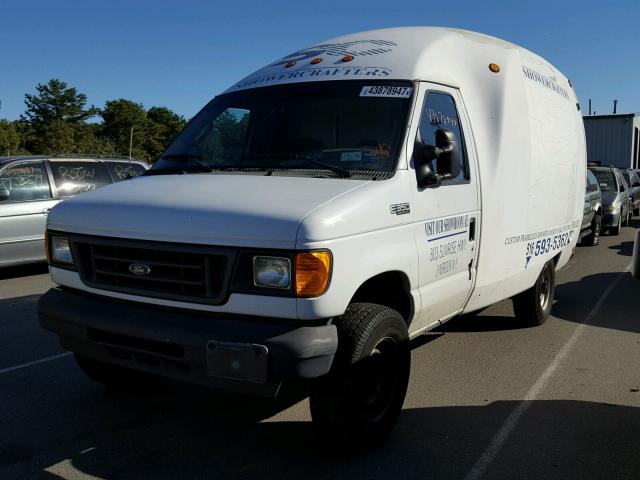 1FDSE35L94HB44860 - 2004 FORD ECONOLINE WHITE photo 2