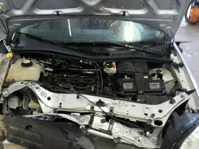 1FAHP34N67W307823 - 2007 FORD FOCUS ZX4 GRAY photo 7