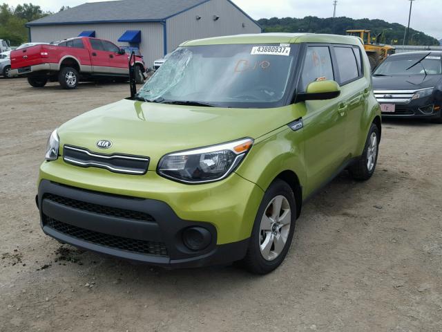 KNDJN2A23H7881085 - 2017 KIA SOUL GREEN photo 2