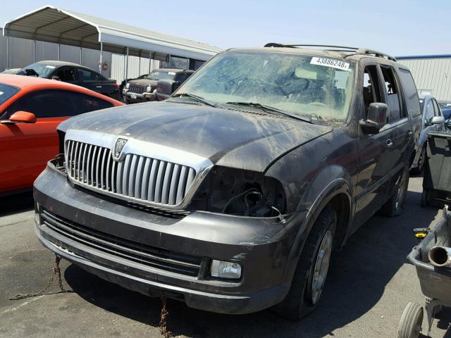 5LMFU28565LJ03951 - 2005 LINCOLN NAVIGATOR 棕色 照片 2