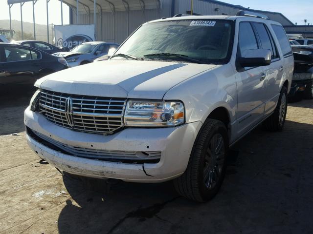 5LMJJ2H57AEJ05919 - 2010 LINCOLN NAVIGATOR 白色 照片 2