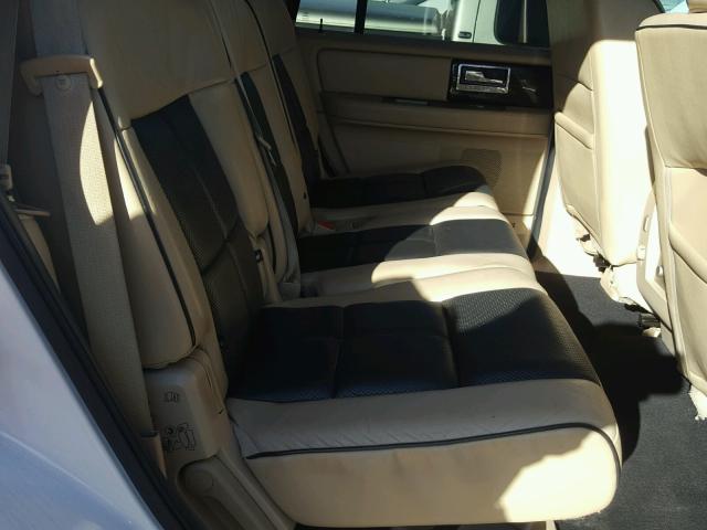 5LMJJ2H57AEJ05919 - 2010 LINCOLN NAVIGATOR 白色 照片 6